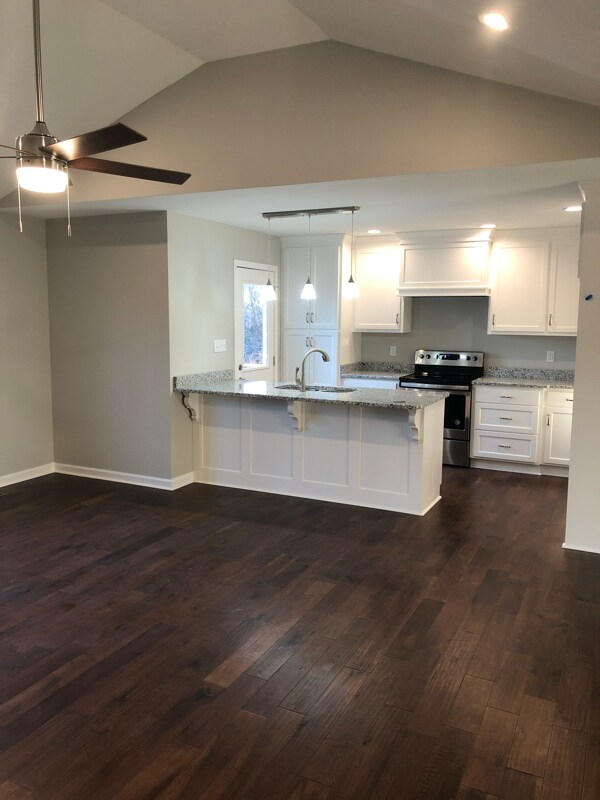 Foto del edificio - 300 Clancey Ln