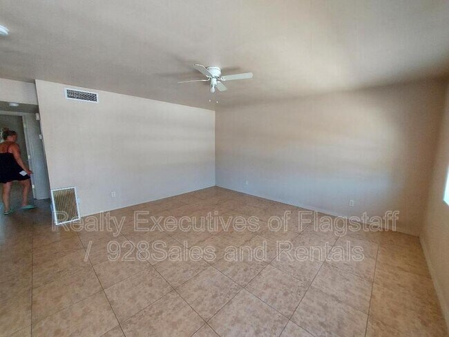 Foto del edificio - 2078 N Center St