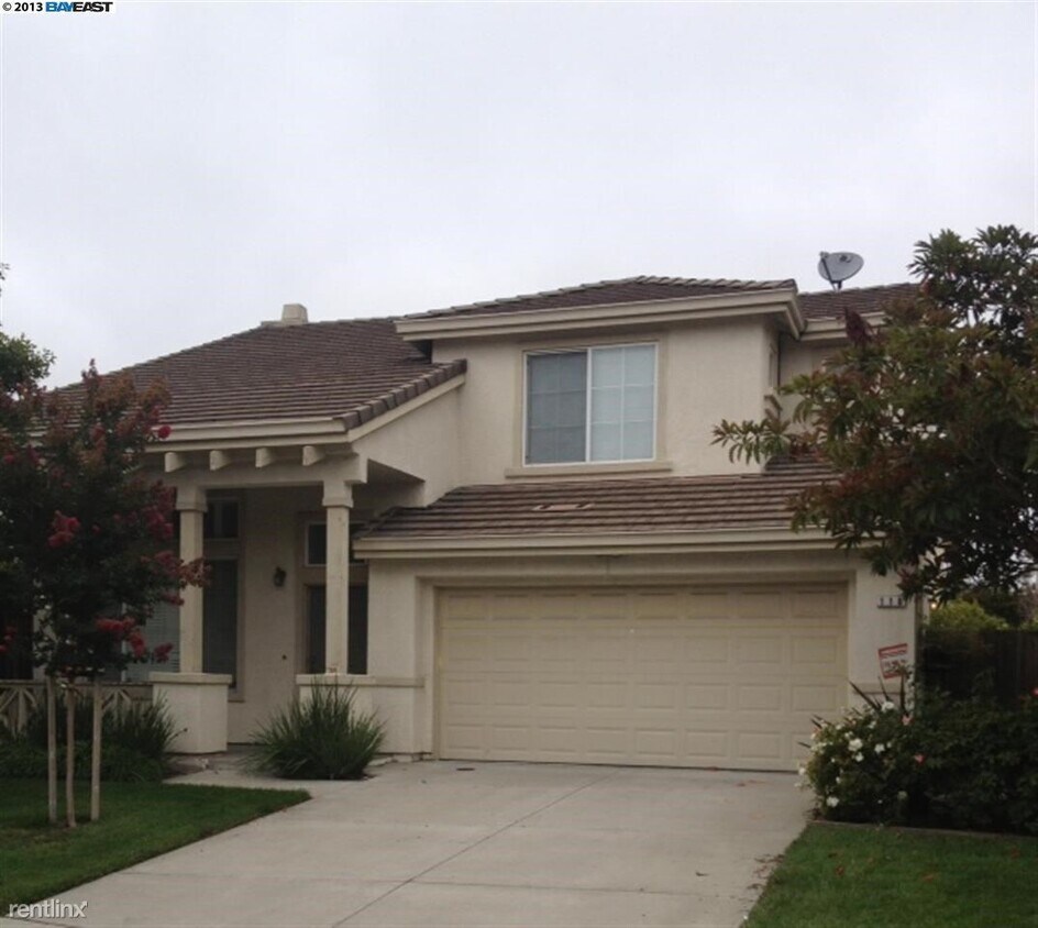 Foto principal - 3 br, 2.5 bath Townhome - 116 Berry Avenue