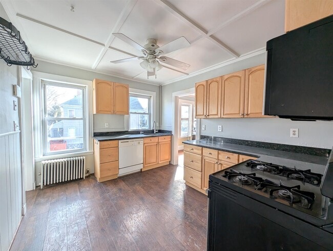 Building Photo - 43 Orchard St