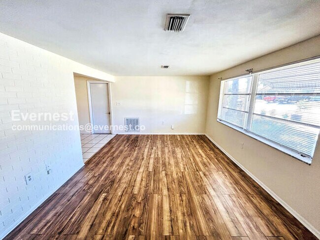 Foto del edificio - 3600 Berkshire St