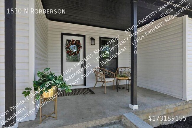 Foto del edificio - 1530 N Robberson Ave