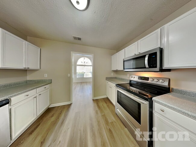 Building Photo - 210 Shenandoah Dr