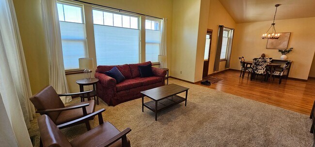 Foto del edificio - Beautiful 3 Bed 2 Bath One-Level Home Available in Quiet Neighborhood