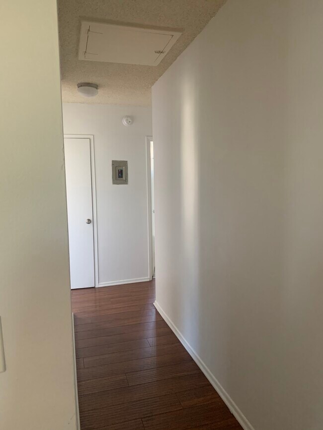 Foto del edificio - 8100 Owensmouth Ave