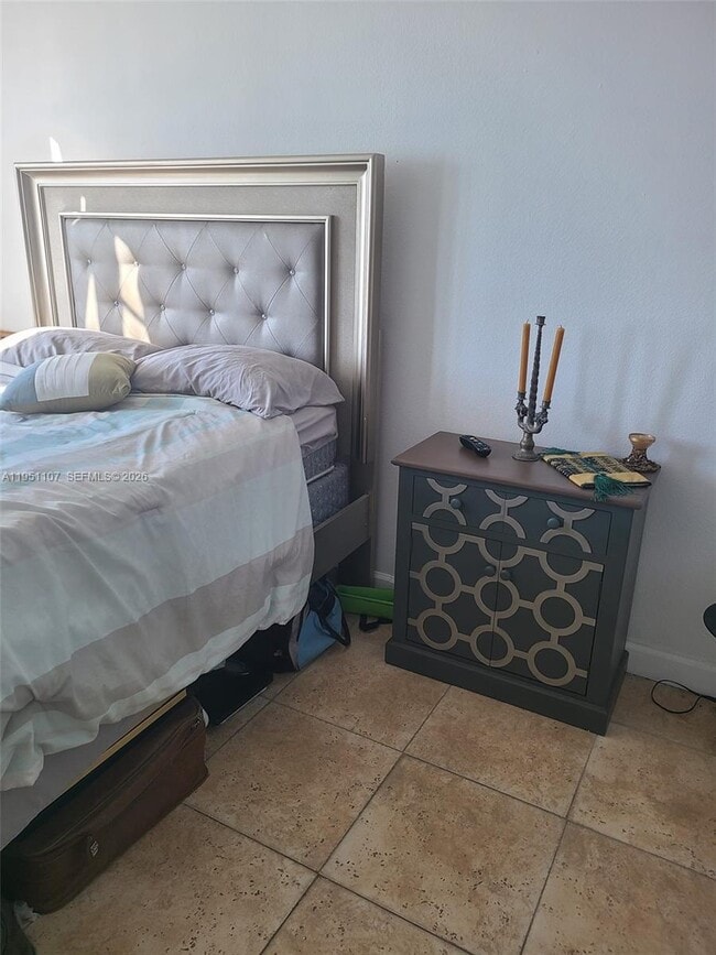 Building Photo - 500 Bayview Dr