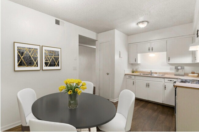 Foto del edificio - 1415 W Maple Ave