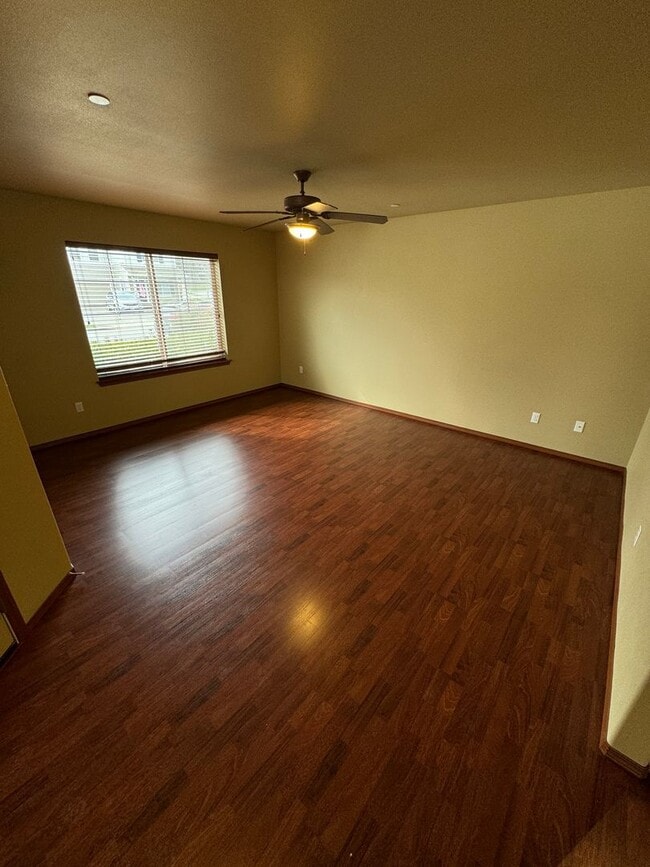 Building Photo - 1190 Swan Loop