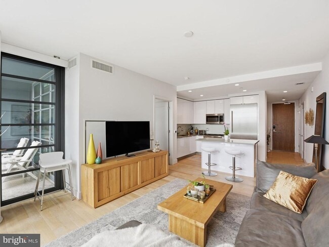 Building Photo - 45 Sutton Square SW