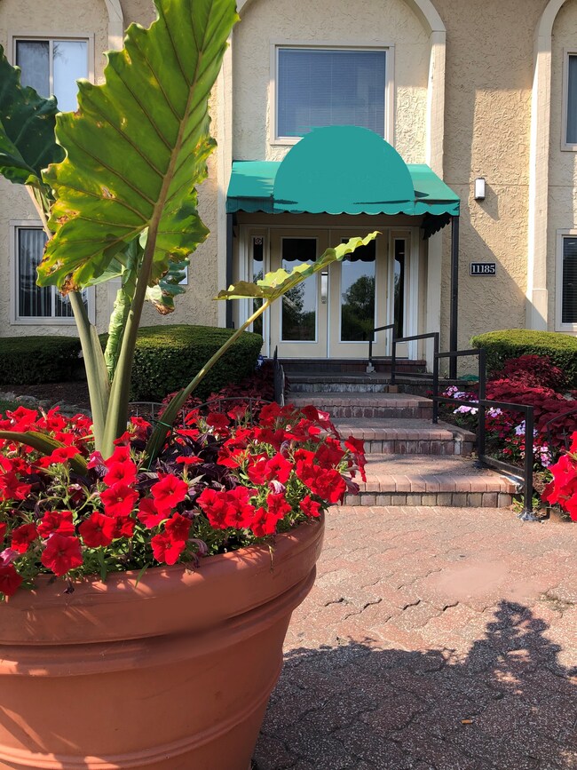 Bella Vista Apartments 11185 Oak Parkway Ln Saint Louis, MO