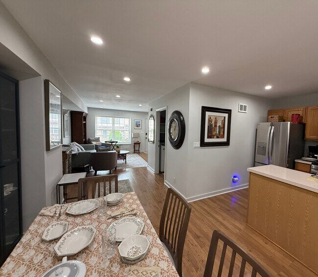 Foto del edificio - 7925 Ridge Ave