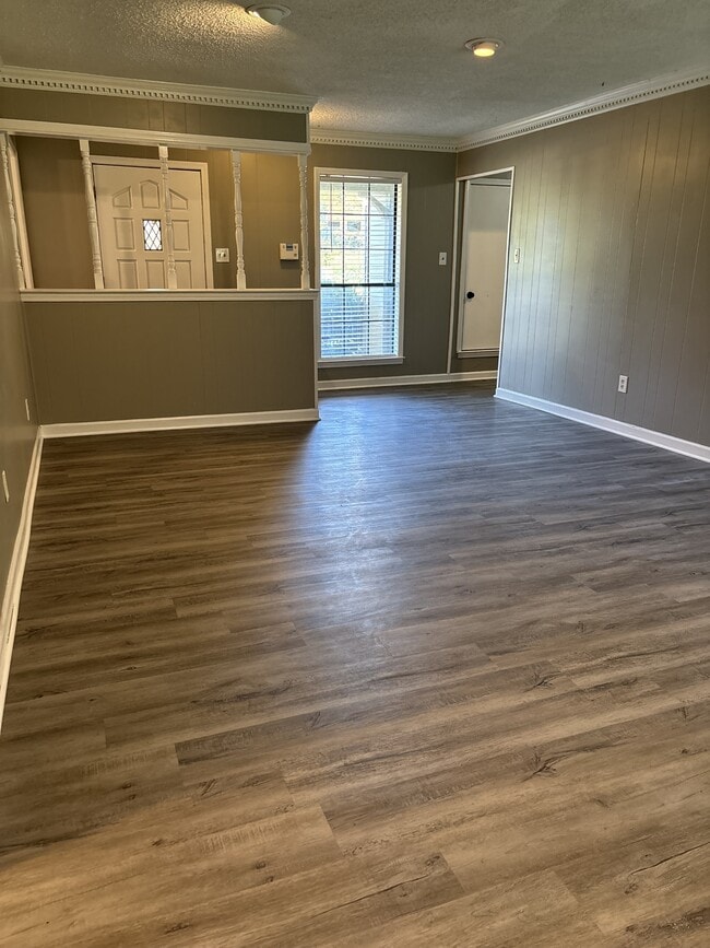 Building Photo - 6211 Midsummer Way