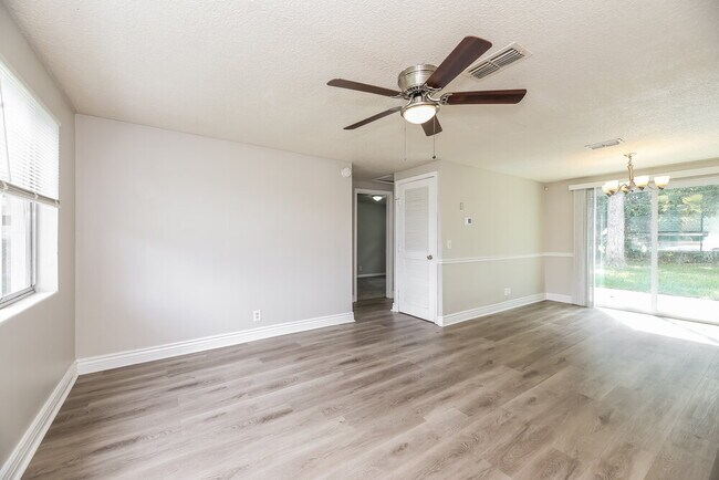 Foto del edificio - 5322 Boilard Dr