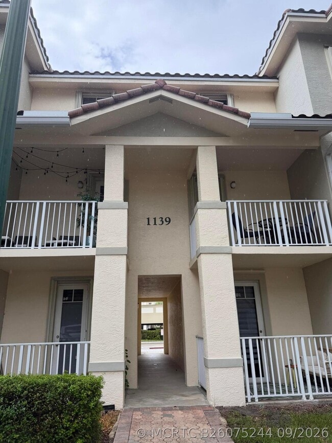 Building Photo - 1139 Town Center Dr