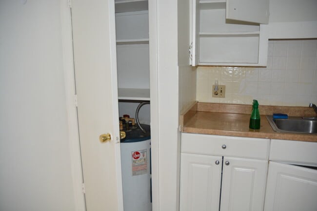 Almacenamiento de cocina - Oakcrest Apartments
