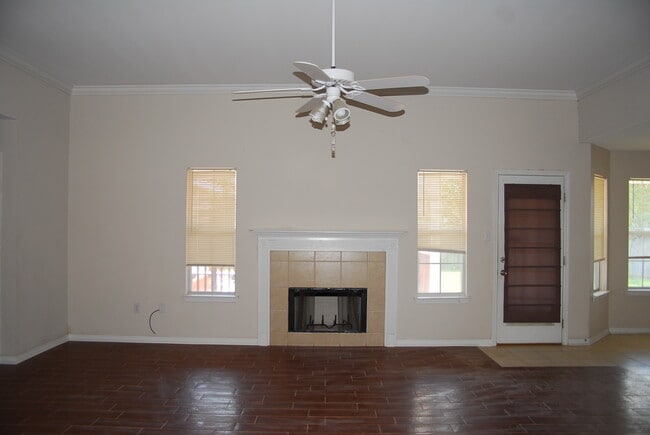 Building Photo - 17336 Meadowbrook Dr