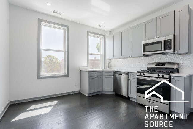 Building Photo - 2806 N Mozart St