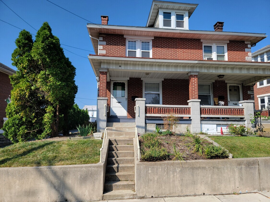 Primary Photo - 111 N Railroad St