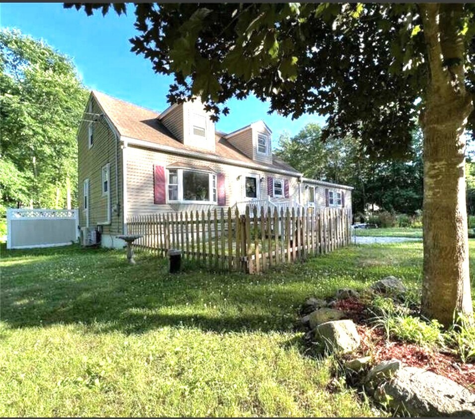 693 Rocky Hill Rd, North Smithfield, RI 02896 House Rental in North