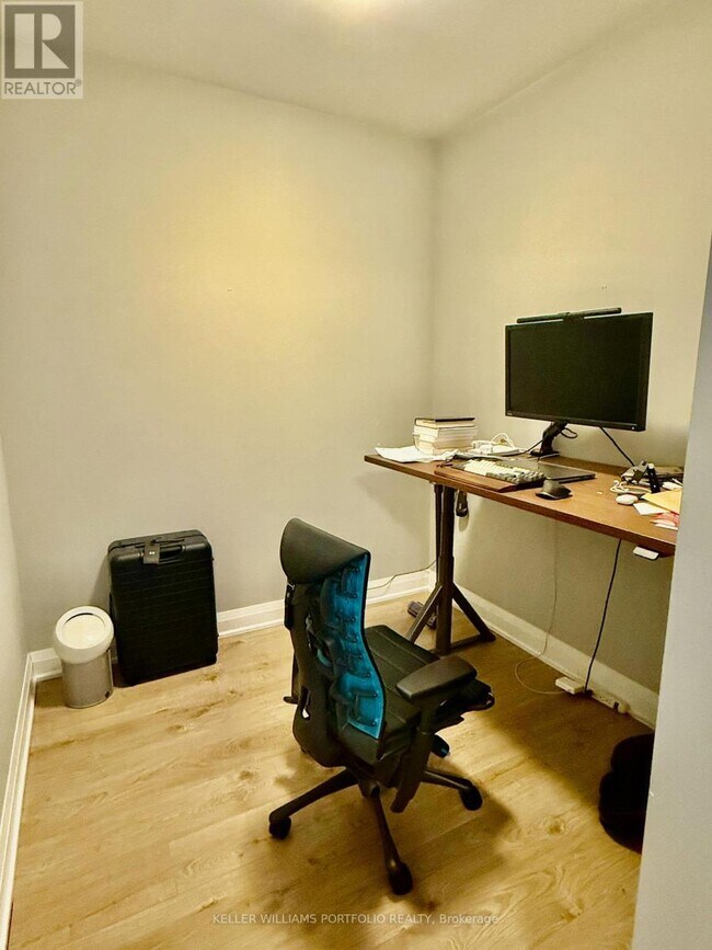 Building Photo - 36 Park Lawn Rd