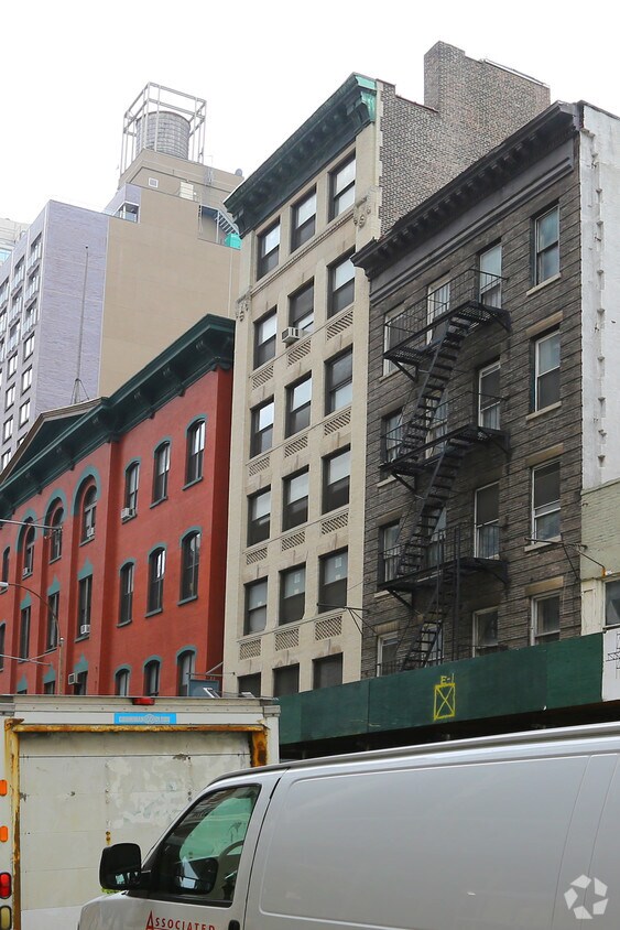 Primary Photo - 130 W 28th St