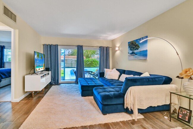 Foto del edificio - 1432 S Lakeside Dr
