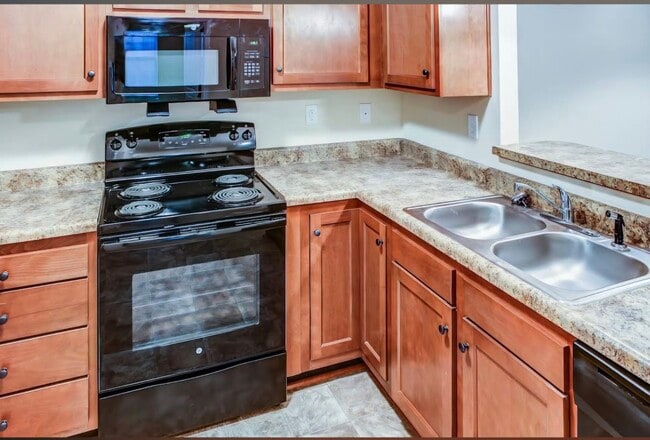 Foto del edificio - 708 Academy Dr