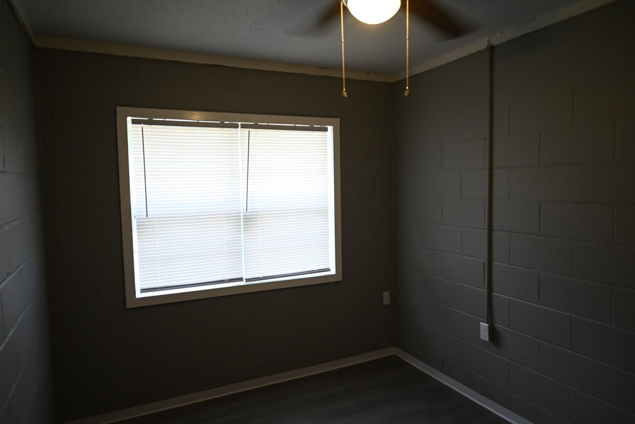 Back Bedroom - 202 North St