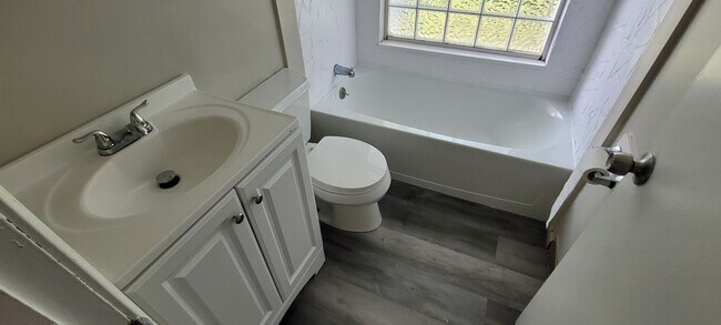 Foto del edificio - 124 Cameron Rd | 3 BR 1 BA | 816 sq. ft.