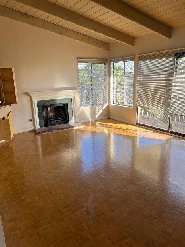 Building Photo - Fantastic views!  2 View Terrace