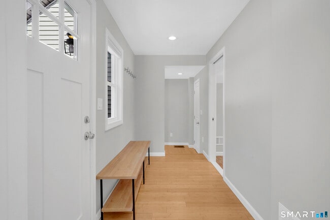 Building Photo - 10 Elm Ave