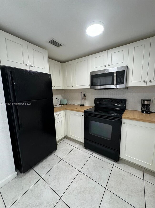 Foto del edificio - 328 NW 12th Ave