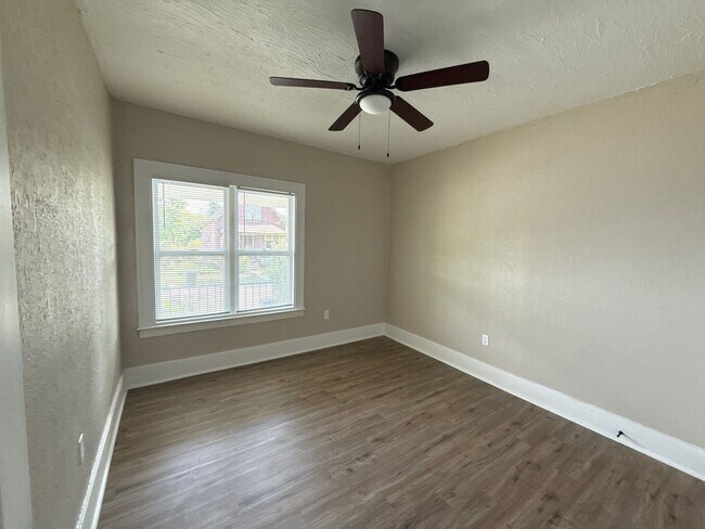 Building Photo - Fully Renovated 3-Bedroom Home – Move-In R...