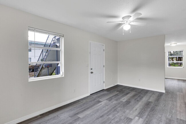 Foto del edificio - 751 Bellevue Ave