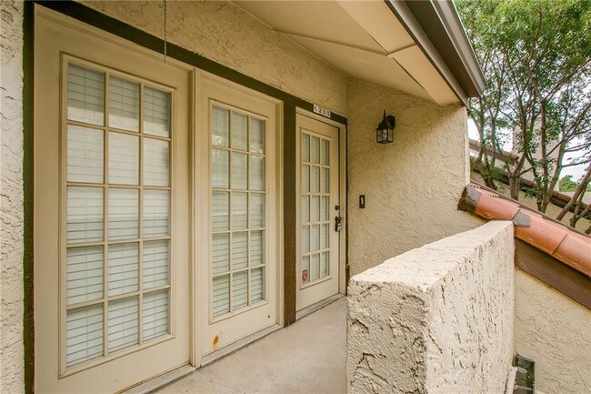 Foto del edificio - 5590 Spring Valley Rd