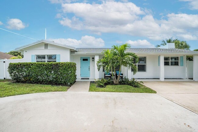 Building Photo - 462 Tequesta Dr