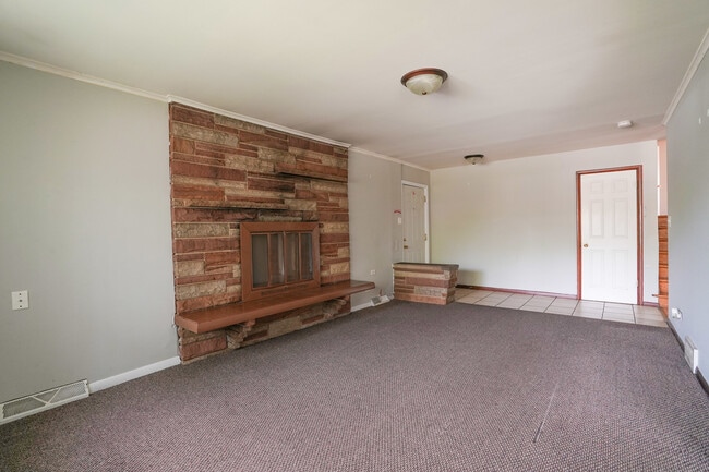 Building Photo - 15020 Oak St