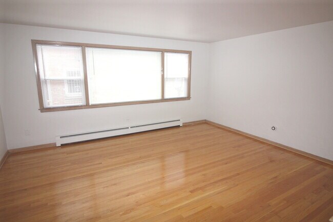 Building Photo - 3119 N Narragansett Ave