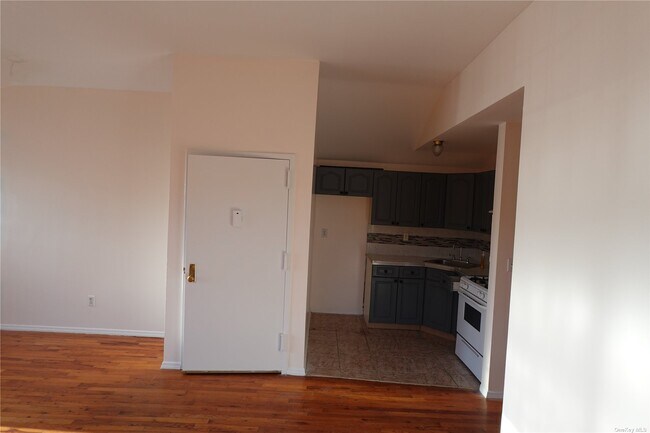 Building Photo - 1053 E 58th St