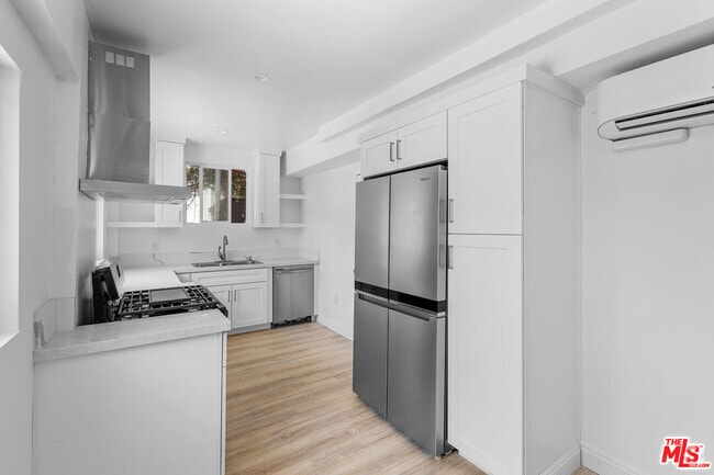Building Photo - 1038 N Crescent Heights Blvd