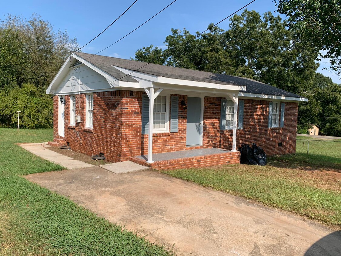 921 b St, Monticello, GA 31064 House Rental in Monticello, GA