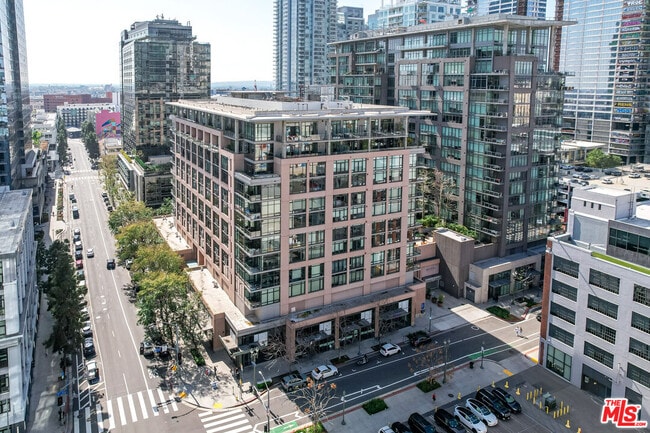 Foto del edificio - 1111 S Grand Ave