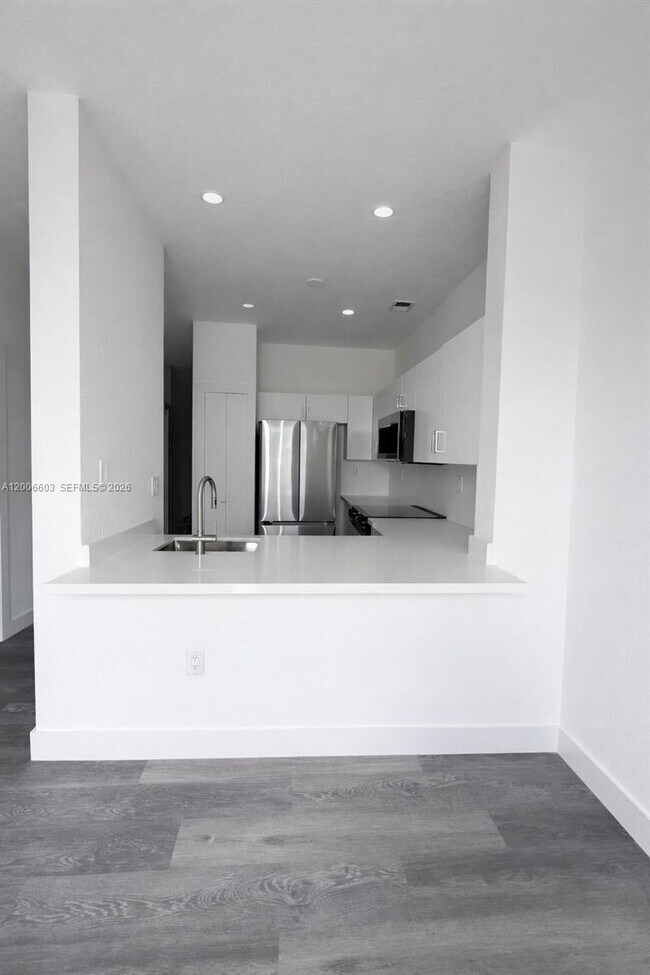 Foto del edificio - 17820 NW 73rd Ave