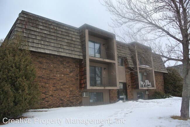 Building Photo - 1440 32nd Ave SW