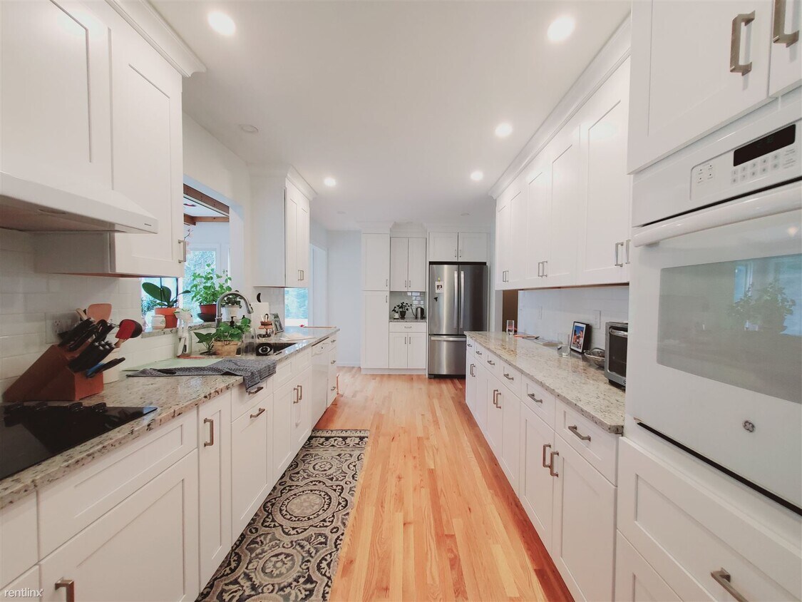 Primary Photo - 2 br, 2.5 bath House - 110 Hecker Ave