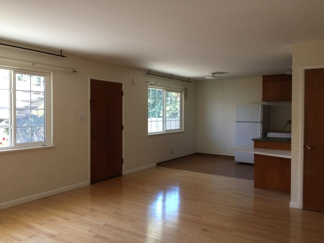 Dining area - 917 Liberty St