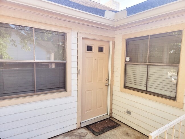 Building Photo - 1103 Dulles Ave