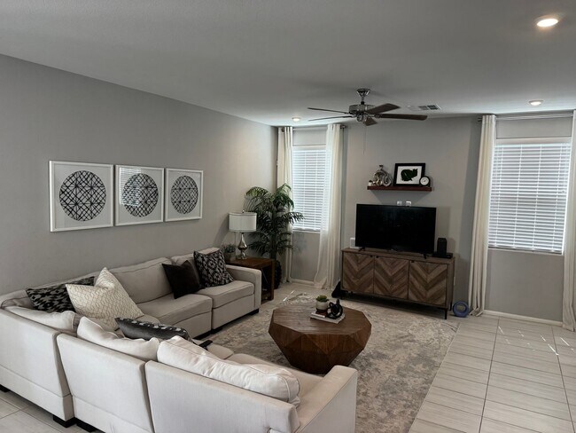 Foto del edificio - Furnished Executive Rental. Former 2021 Beazer Model Home.