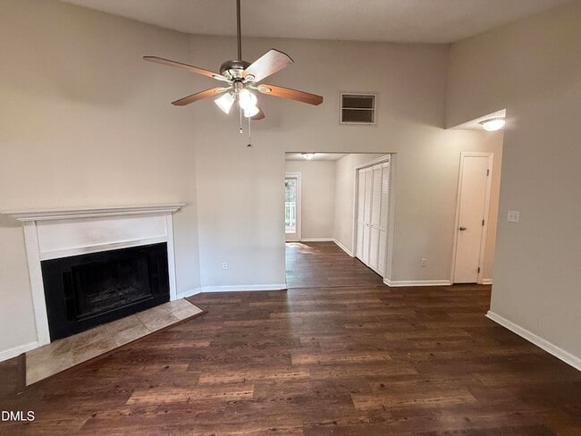 Building Photo - 4822 Hollenden Dr