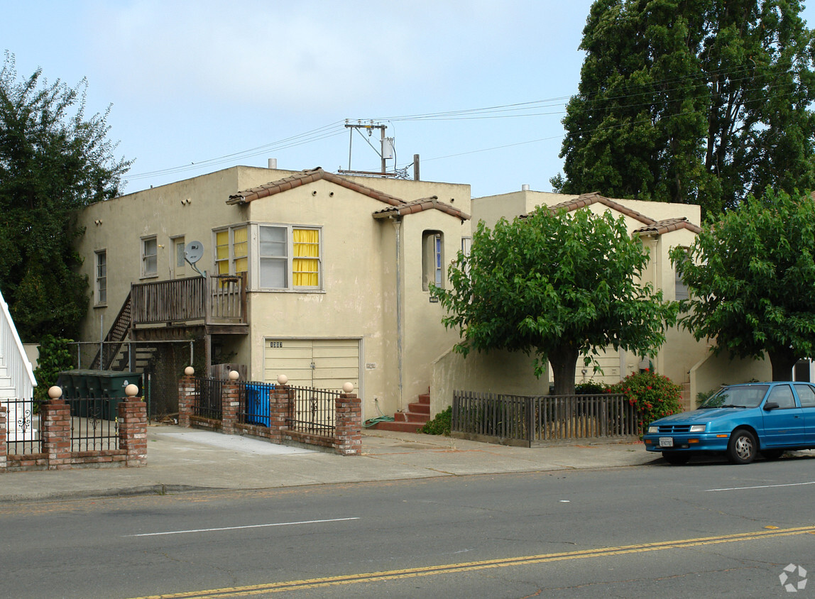 Building Photo - 1307 Sacramento St